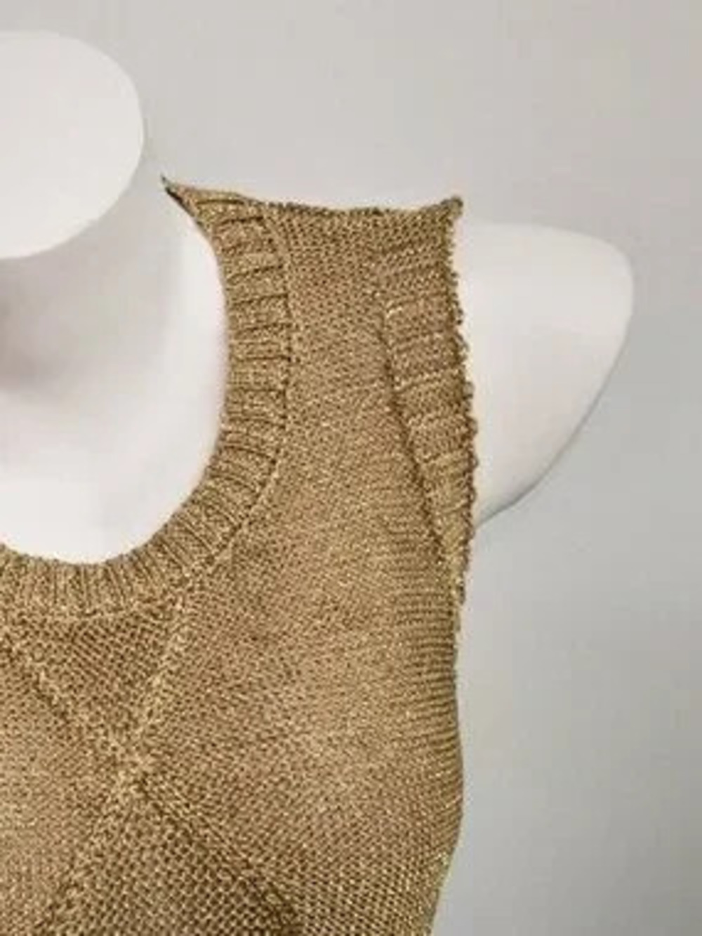 Gold Casual Women's Round Neck Asymmetric Hem Design Sleeveless Knit Top - Picture 4 of 5